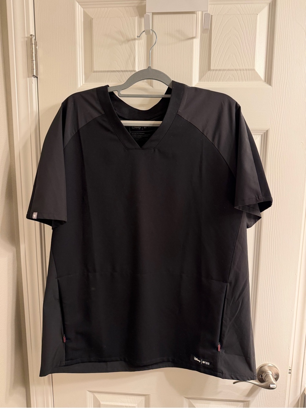 Figs Men's Black V-Neck Short Sleeve Scrub Top